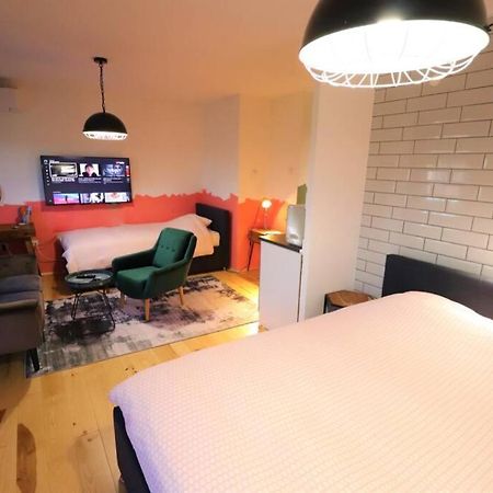 Room Emma,Between Bus And Train Station,Netflix,Speed Wi-Fi Zagreb Luaran gambar