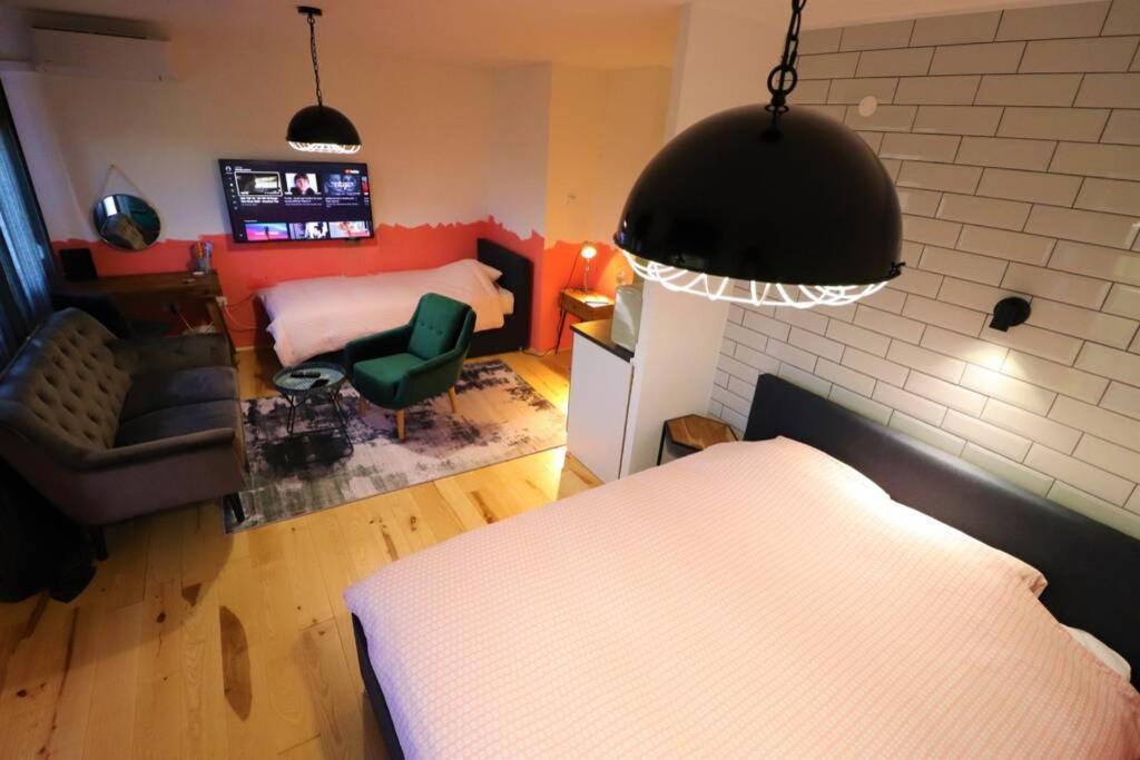 Room Emma,Between Bus And Train Station,Netflix,Speed Wi-Fi Zagreb Luaran gambar