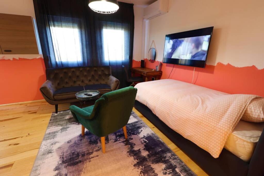 Room Emma,Between Bus And Train Station,Netflix,Speed Wi-Fi Zagreb Luaran gambar