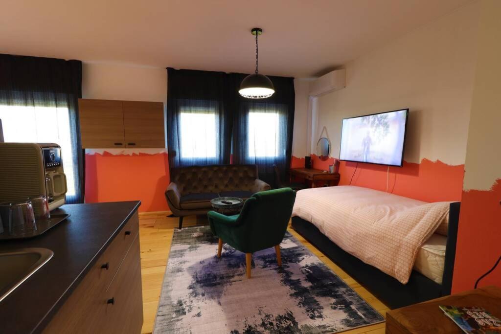 Room Emma,Between Bus And Train Station,Netflix,Speed Wi-Fi Zagreb Luaran gambar