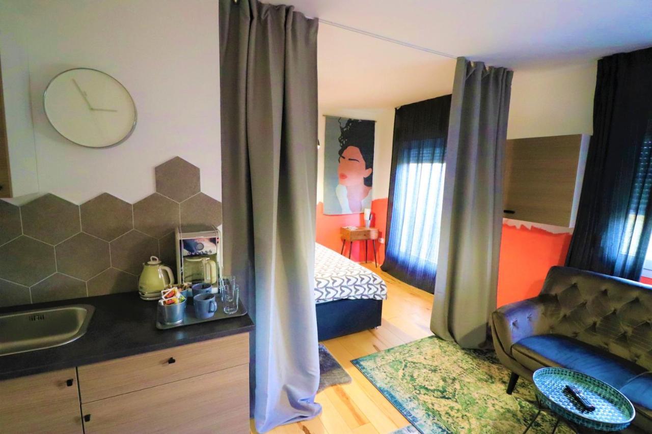 Room Emma,Between Bus And Train Station,Netflix,Speed Wi-Fi Zagreb Luaran gambar