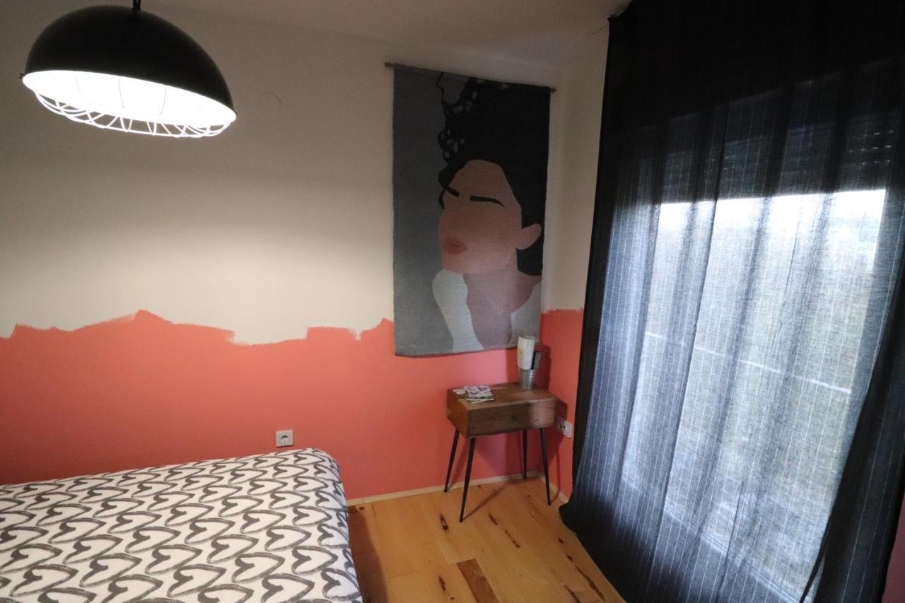 Room Emma,Between Bus And Train Station,Netflix,Speed Wi-Fi Zagreb Luaran gambar